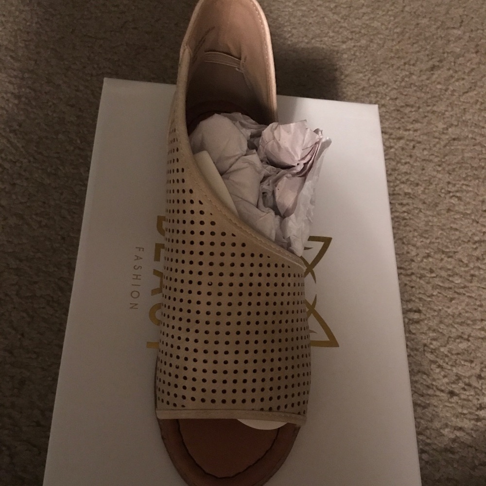 Beast size 6 asymmetrical sandals new in box